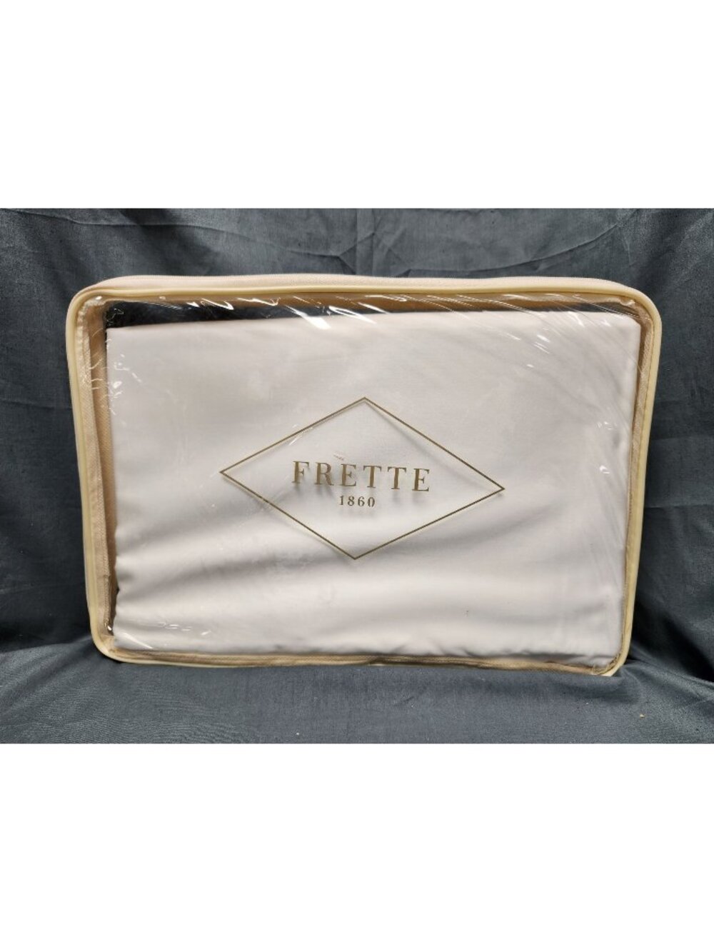 Frette Raso Fitted Queen Sheet 61 In x 81 In 100% Cotton Bedding Milk NEW!